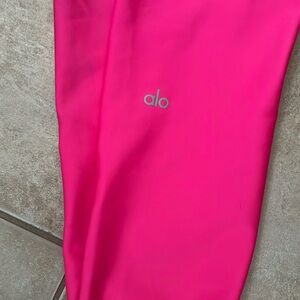 Hot pink alo leggings!